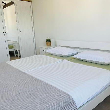 שיבניק Apartment Eleni מראה חיצוני תמונה