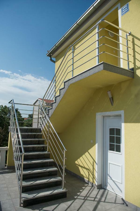 שיבניק Apartment Eleni מראה חיצוני תמונה